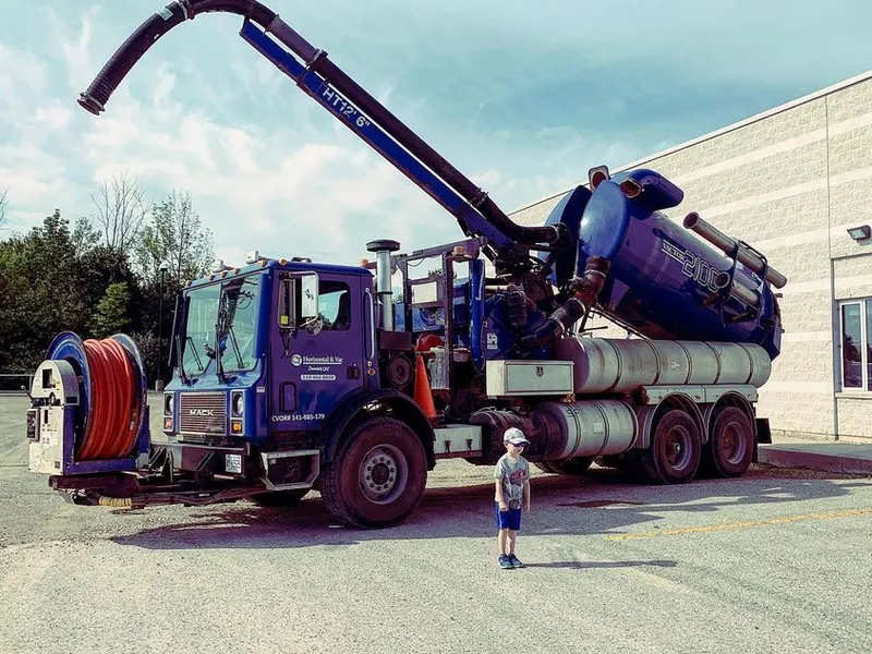 CT Horizontal & Vac hydrovac truck.